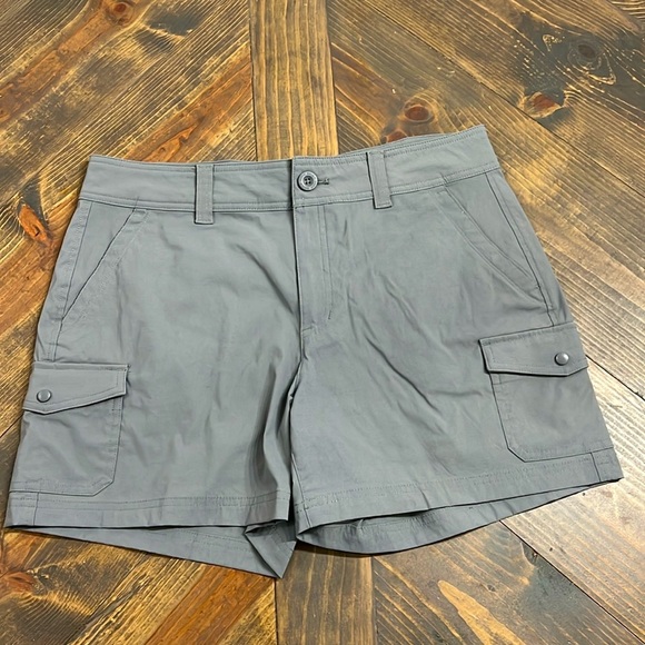 Eddie Bauer grey women’s cargo flat front‎ shorts size 12 - Picture 1 of 6